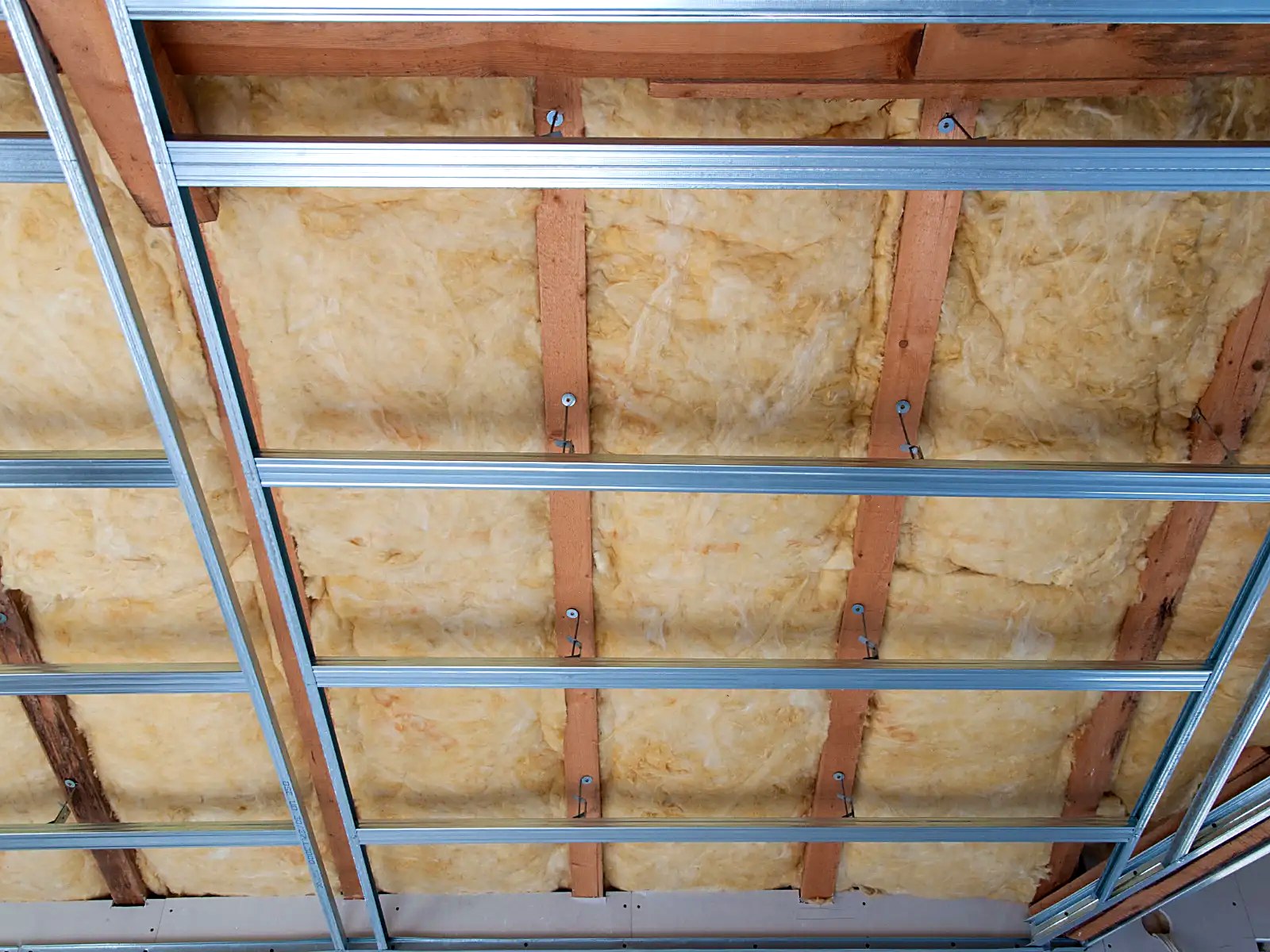 Insulated ceiling assembly with mineral wool above a metal furring grid
