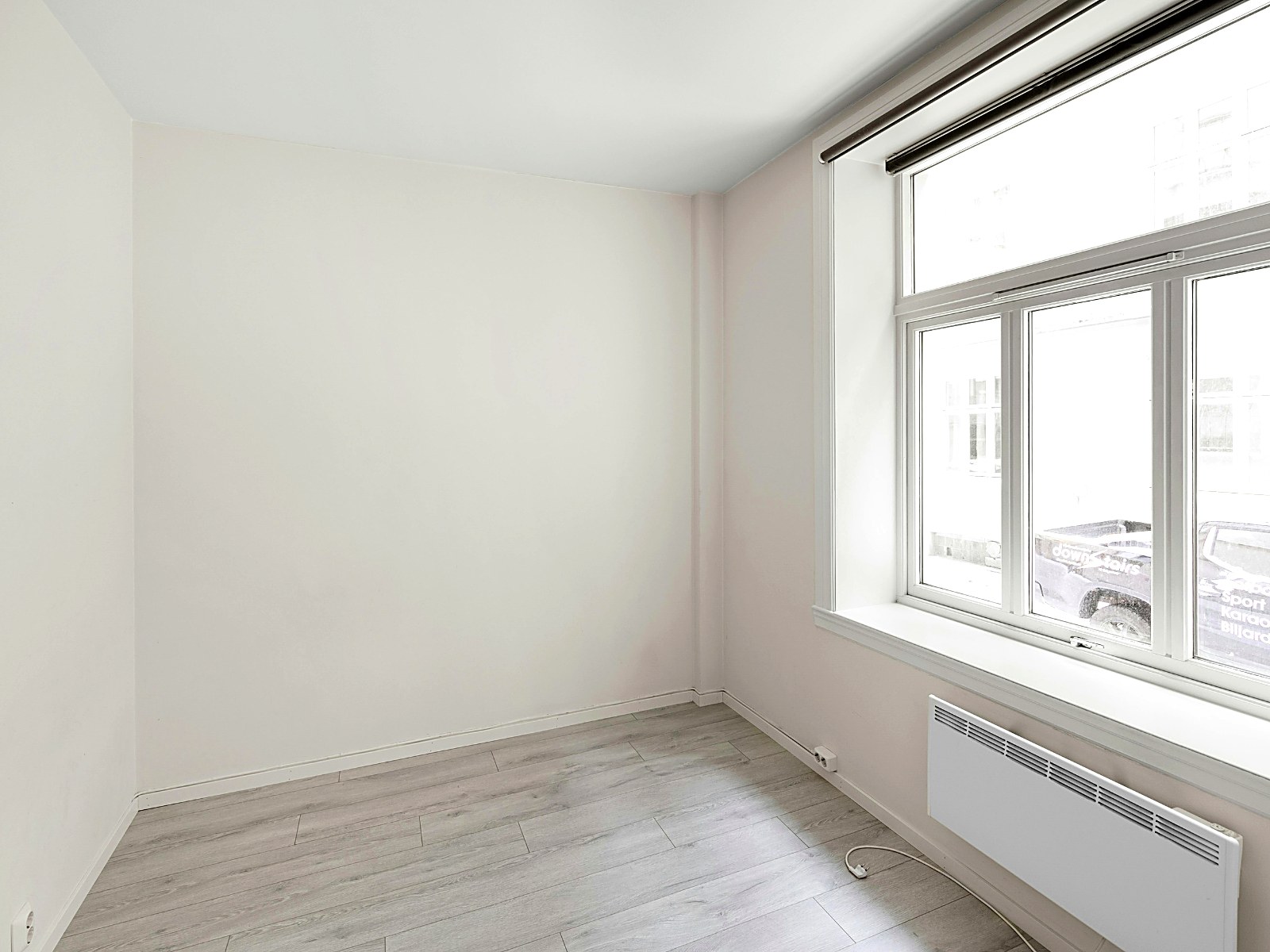 Clean neutral interior repaint with smooth even wall coverage