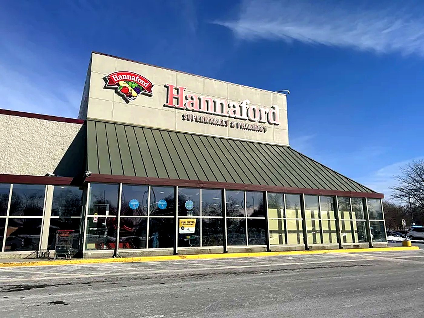 Hannaford Supermarket & Pharmacy storefront and glazed entry facade